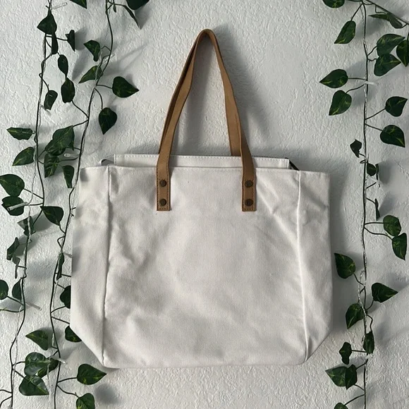 NWOT Cozy Earth bag/tote - Picture 2 of 4
